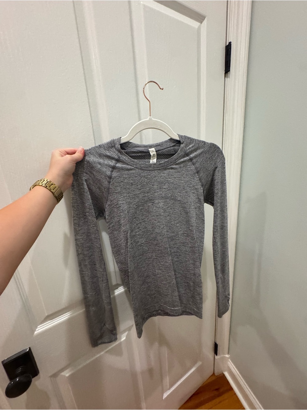 Lululemon swiftly tech long sleeve hip length size 4